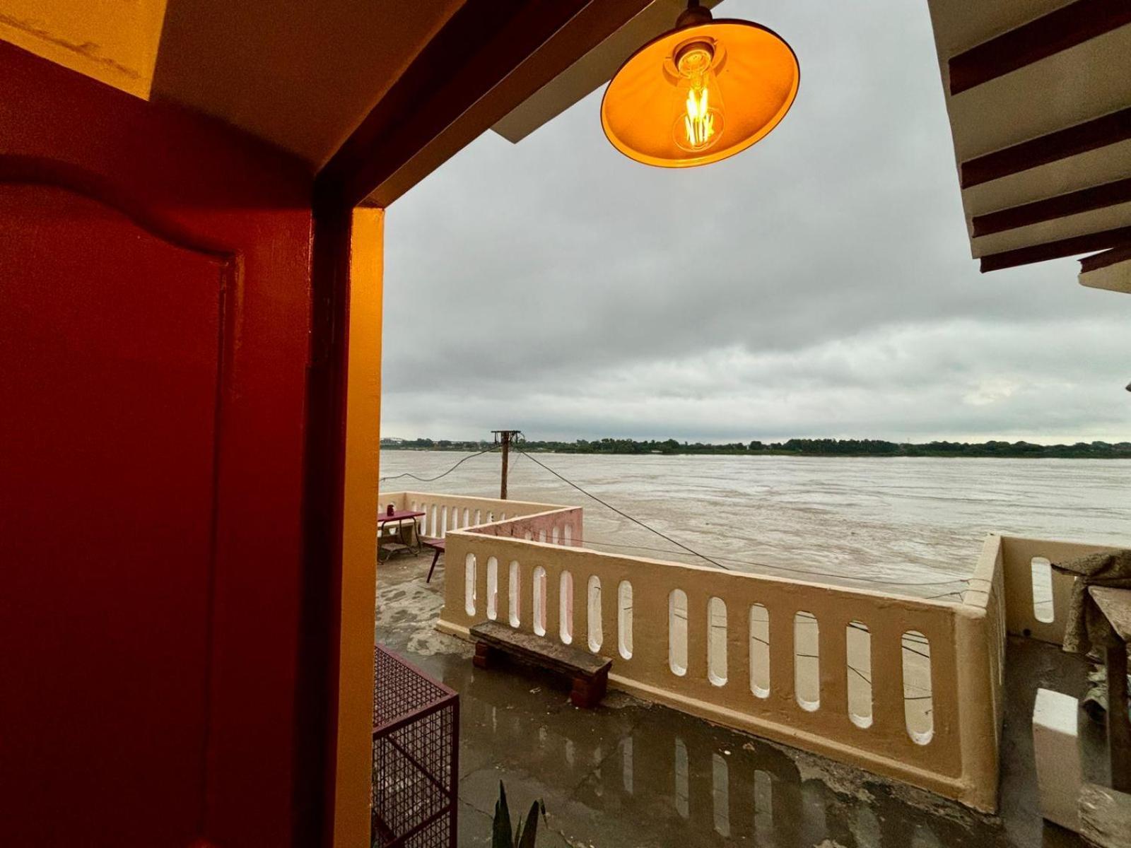 Vintage River Homestay Varanasi Exterior foto